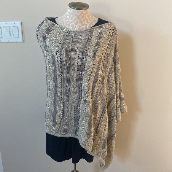 Chico’s Gold Poncho - Picture 2 of 13